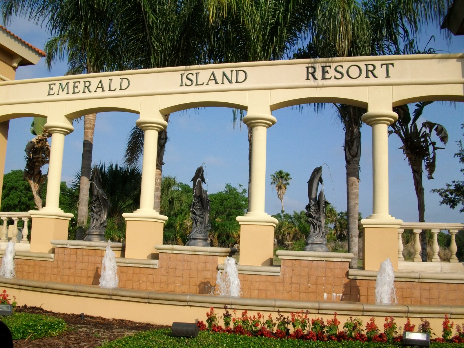 Emerald Island in Photos Review Video Pics